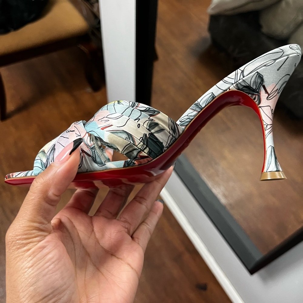 Nicol is Back 85 comes Christian Louboutin